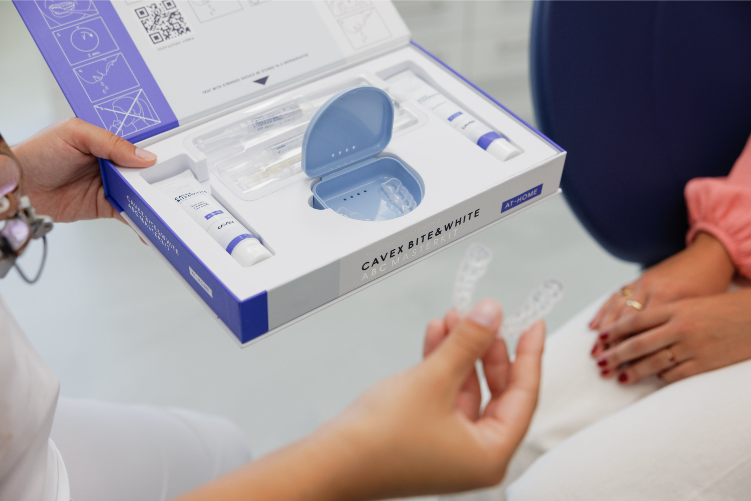 Door tandartsen goedgekeurde set cavex bite & white voor thuisgebruik om tanden te bleken, met alle benodigde hulpmiddelen.